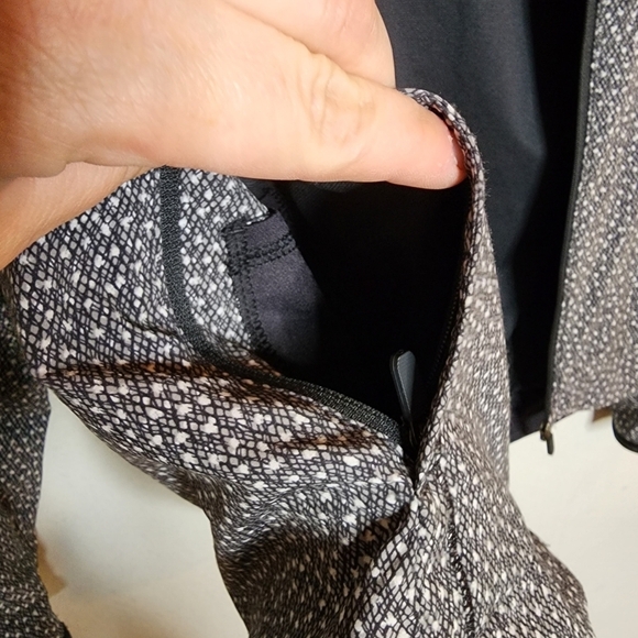 Lululemon Hit It Jacket In Frozen Fizz White Black / Black Size 6 Like New - Picture 10 of 17